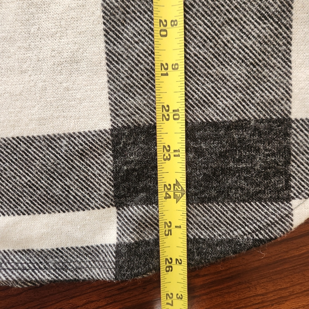 Wanna Be Black and White Plaid V-Neck Top - Picture 7 of 8